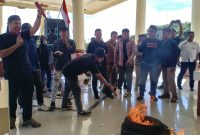 Masa Aksi AMM depan Kantor Bupati Pohuwato. Orator Abdurrahman G. 