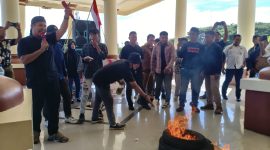 Masa Aksi AMM depan Kantor Bupati Pohuwato. Orator Abdurrahman G. 