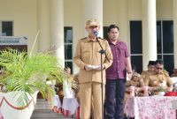 Bupati Pohuwato memberikan arahan pada apel perdana di halaman kantor Bupati(foto istimewa) 