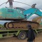 Excavator Kobelco yang di angkut menuju Mako Polres Pohuwato dari Lokasi PETI Hutino pada sabtu siang 14/02/2026.
