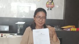 Vetawaty sesaat setelah melaporkan tindak pidana pengancaman di SPKT Polres Pohuwato. (Foto;arsady) 