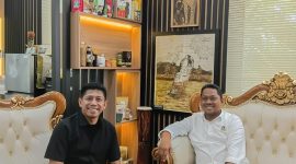 Rahmat Kasadi (Aliansi Pinogu Merdeka) Bersama Direktur Direktorat Jendral Konservasi Sumber Daya Alam (KSDAE) Ahmad Munawir. Dok. istimewa