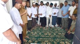 Bupati Saipul Mbuinga di rumah duka alm. Kompol(purn) Effendi Mointi
