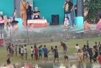 Kemeriahan gebyar ketupat di Lapangan Desa Teratai. Dok: Arsady