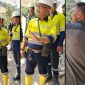 Pihak perusahaan PGM saat turun menghentikan aktifitas warga lokal di lokasi Nanasi, Desa Hulawa, Kecamatan Buntulia. Dok istimewa