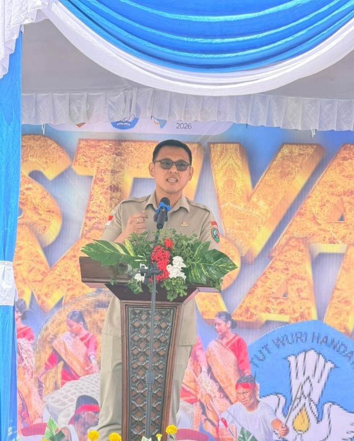 Wakil Bupati, Carlos Viali Rahantoknam saat memberikan sambutan sekaligus membuka acara Festival dan Pameran Hardiknas, Senin, 24/4/2026
(Dokumentasi Istimewa)