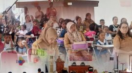 Plt Kadis Pendidikan Maluku Tenggara, Bin Raudha Arif Hanoeboen, SE.ME saat memberi sambutan sekaligus membuka Lomba Selasa 21/04/2026