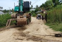 Excavator Sunward di angkut menuju Polres Pohuwato dari lokasi Peti Bulangita,Pohuwato.Dok; istimewa