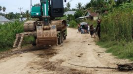 Excavator Sunward di angkut menuju Polres Pohuwato dari lokasi Peti Bulangita,Pohuwato.Dok; istimewa