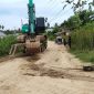 Excavator Sunward di angkut menuju Polres Pohuwato dari lokasi Peti Bulangita,Pohuwato.Dok; istimewa