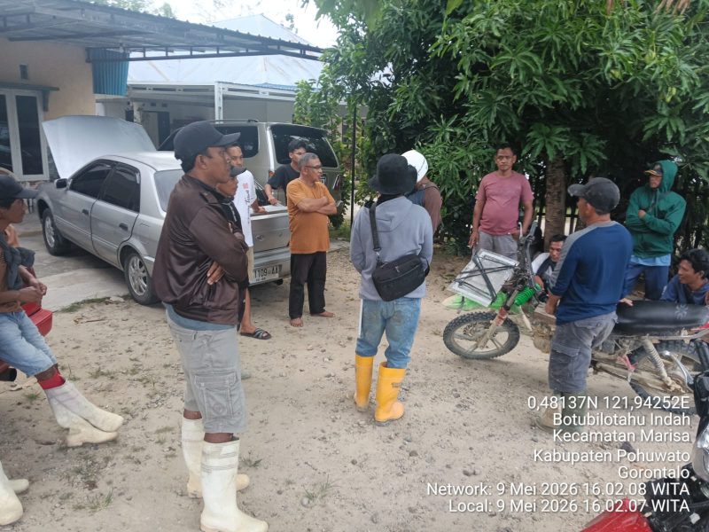 Puluhan Penambang datangi Camat Buntulia guna mengkonfirmasi pernyataan Pihak perusahaan atas pembongkaran Talang-talang milik mereka/Dok.Akulturasipost