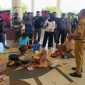 Massa Aksi memasak dan makan di depan kantor Bupati Pohuwato/dok Akulturasipost