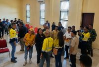 Peserta Rapat Mediasi Polemik Penambang Rakyat vs Pani Gold Mine pasca kegiatan di Gedung Panua, Marisa. Ditingkatkan dengan artifisial Intelegent/akulturasipost, S.Amu