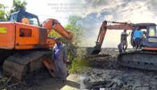 Pantauan Alat Berat Excavator HItachi oleh Tim Lapangan BKSDA(kiri)dan Lokasi Penangkapan di CA oleh Tim POS AL(kanan).Dok: Istimewa