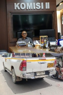 Ketua Komisi II DPRD Gorontalo Soroti Kendaraan Operasional Investor Berplat Luar Daerah