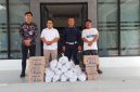 YR TIM saat menyerahkan paket bantuan dalam kegiatan jumat berkah. Dok istimewa