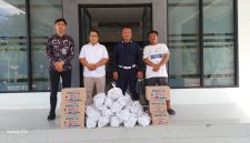 YR TIM saat menyerahkan paket bantuan dalam kegiatan jumat berkah. Dok istimewa