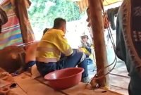 F./screenshoot Video Perdebatan yg berlangsung ketika pihak perusahaan mendatangi kem atau tempat tinggal sementara milik para penambang tradisional