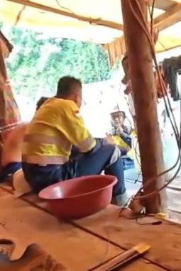 Perdebatan antara Pihak Perusahaan dan Penambang Tradisional di Alamotu Sungai Kaya