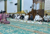 Wakil Bupati bersama unsur Forum Koordinasi Pimpinan Daerah (Forkopimda), tokoh agama, tokoh adat pada gelaran Doa bersama di Masjid Agung Baiturrahim,Marisa.Dok Humas pemda.