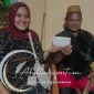 Sekretaris Desa, Liun Hilalingo bersama, Penerima ganti rugi tanaman, Ardin Tino yang di khabarkan belum tuntas hingga kini. Dok Istimewa