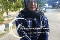 Yowandris, Istri terduga pelaku penikaman di pasar Minggu saat di temui di halaman SPKT Polres Pohuwato, Dok Akulturasipost/S.a