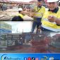 Pihak perusahaan saat menurunkan talang-talang milik warga di Mapolres Pohuwato