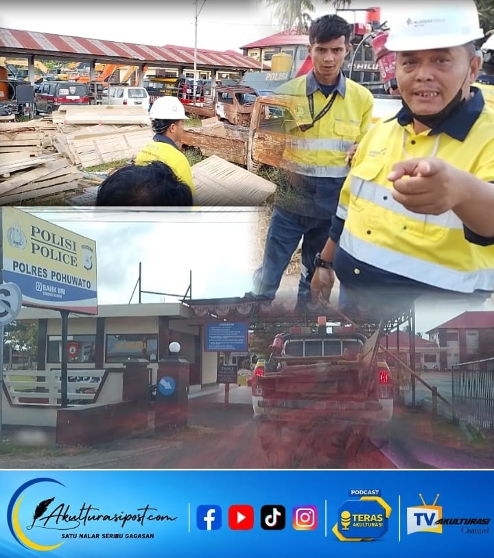 Pihak perusahaan saat menurunkan talang-talang milik warga di Mapolres Pohuwato