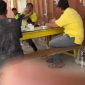 Perdebatan antara masyarakat penambang Tradisional bersama Kades Sukamakmur Pihak Perusahaan Sukrianto Puluhulawa. Dok istimewa