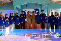 Mahasiswa KKD UMGO bersama Disperindagkop Pohuwato saat melaksanakan Pelatihan pembuatan kerupuk Ikan bandeng. Dok. Istimewa