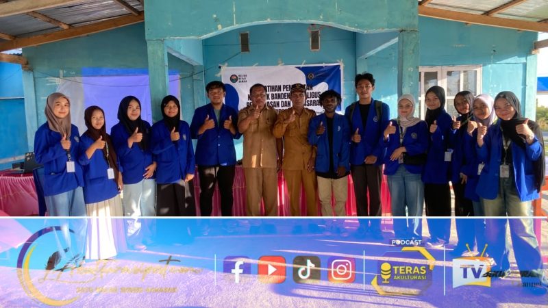 Mahasiswa KKD UMGO bersama Disperindagkop Pohuwato saat melaksanakan Pelatihan pembuatan kerupuk Ikan bandeng. Dok. Istimewa