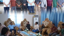 Perwakilan Penambang tradisional asal Kabupaten Pohuwato saat menemui Gubernur Gorontalo, Gusnar Ismail, di Rumah Dinas Gubernur. 1/08/2026.Dok Akulturasipost