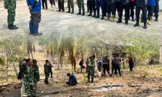 Karhutla di Paguat Ganggu Aktivitas Warga, Babinsa 1313-01/Paguat dan Tim Gabungan Padamkan Bara Api di Soginti